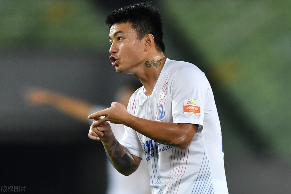 窗口期新疆广汇调整名单以备中超，门线救险环节打磨，更衣室稳定，控场能力受关注(新疆广汇疯狂买人又签新外援)